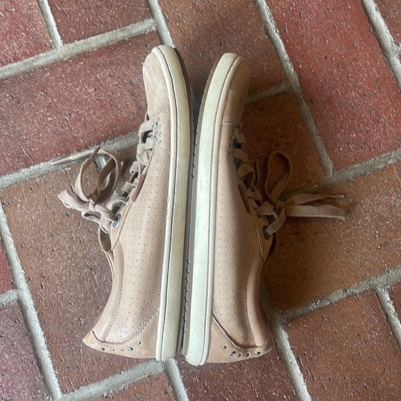 Tan Leather Taos Freedom Sneaker 8 - Picture 4 of 8